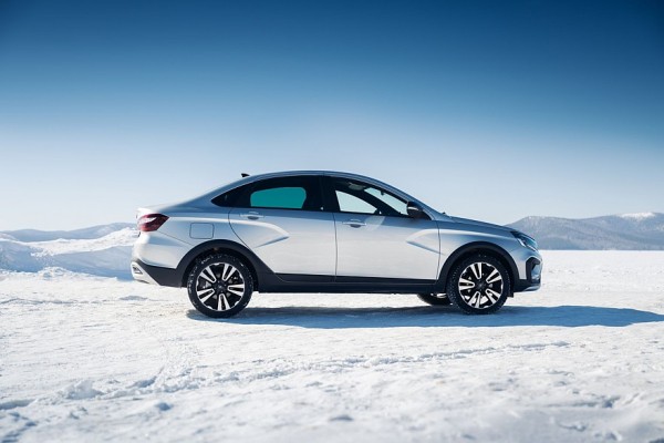 Загадочный вариатор и Evo-мотор: тест-драйв Lada Vesta 1,8 Evo AT