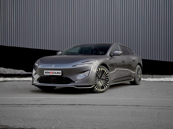 Пока дизайн спорит с логикой, комфорт побеждает: тест-драйв Avatr 12 Пока дизайн спорит с логикой, комфорт побеждает: тест-драйв Avatr 12